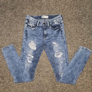 Stylish Blue Distressed Women Jeans